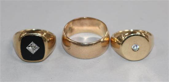 Three assorted 9ct gold rings, including black onyx.